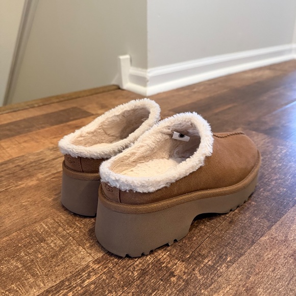 UGG Cozy Clog Platform Slip on - Picture 5 of 7